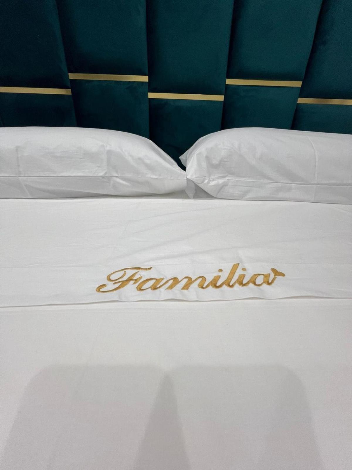 فندق Familia نابولي المظهر الخارجي الصورة